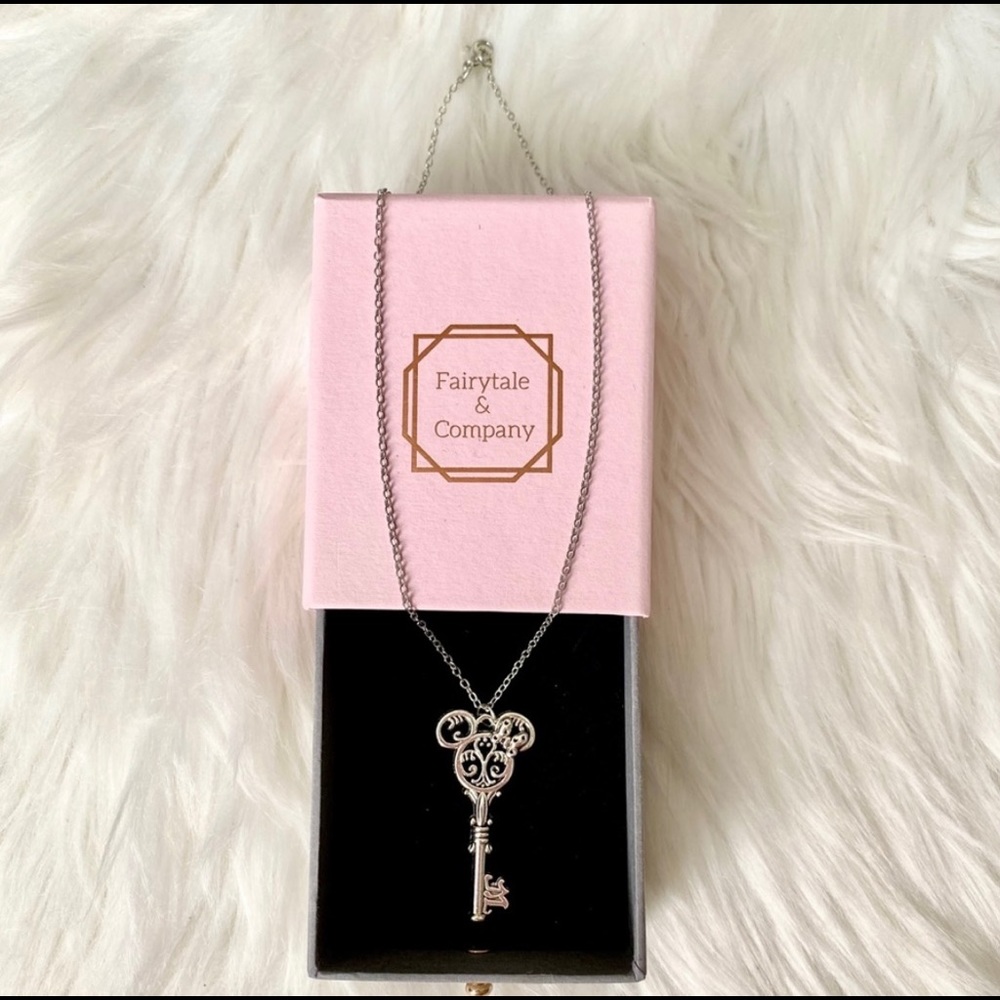 Silver Disney Minnie key necklace - Picture 3 of 5